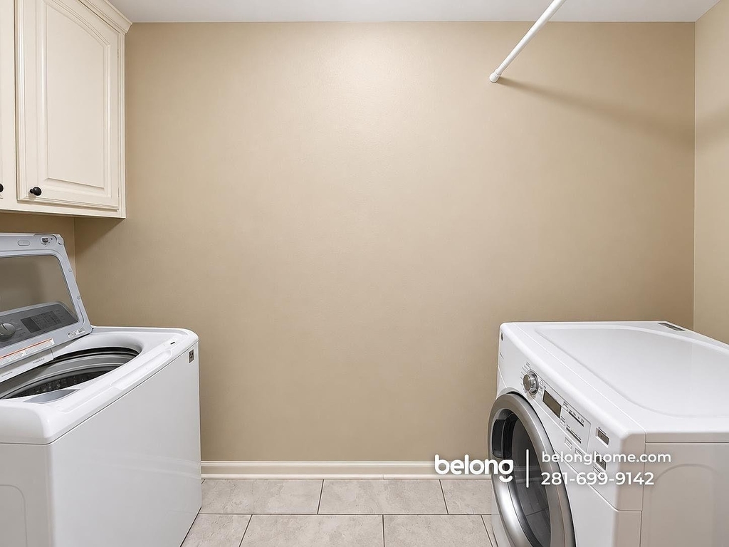 219 West 27th St - Photo 1