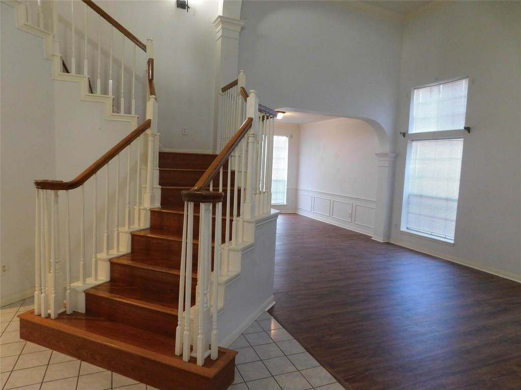 2322 Edgewood Drive - Photo 3