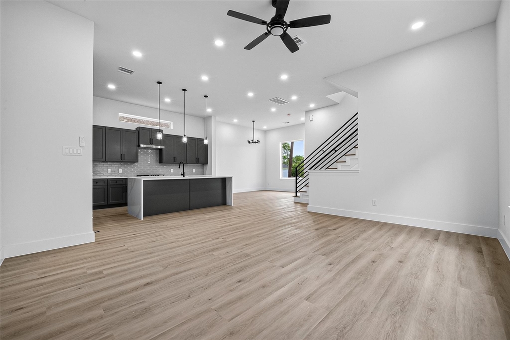 1107 Wilson St - Photo 4