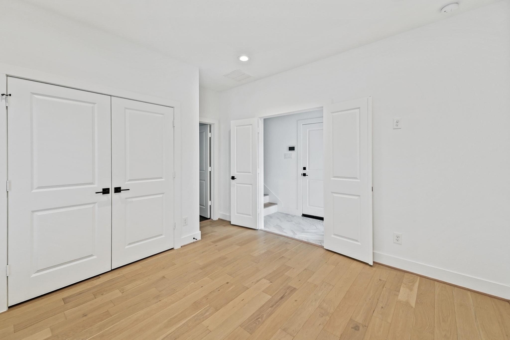 1108 Brooks Street - Photo 2