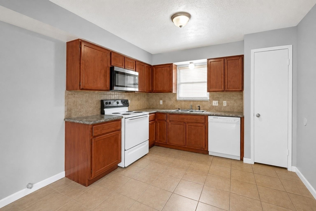 1707 Stone Lake Drive - Photo 6