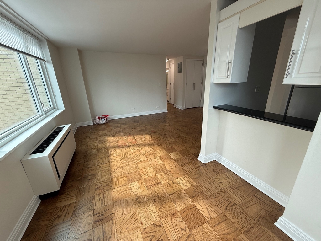 400 East 71st Street - Photo 2
