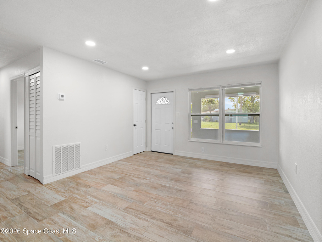 1382 Lakewood Drive - Photo 3