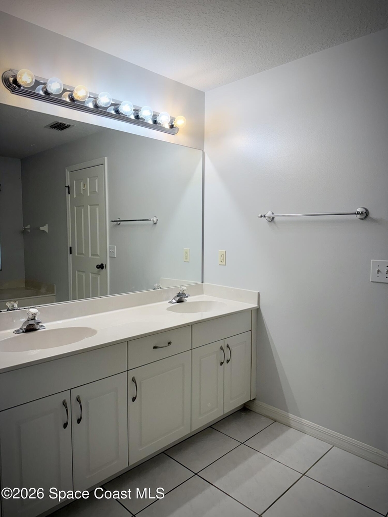5105 Walton Avenue - Photo 7