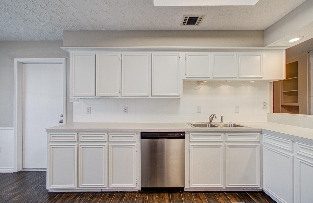 4811 Marywood Drive - Photo 8
