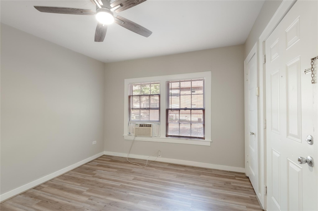 811 Sam Houston Avenue - Photo 0