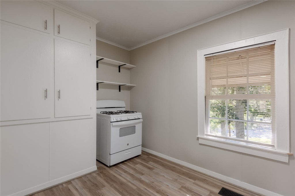 811 Sam Houston Avenue - Photo 8