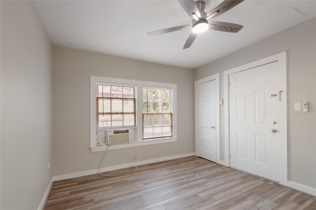 811 Sam Houston Avenue - Photo 1