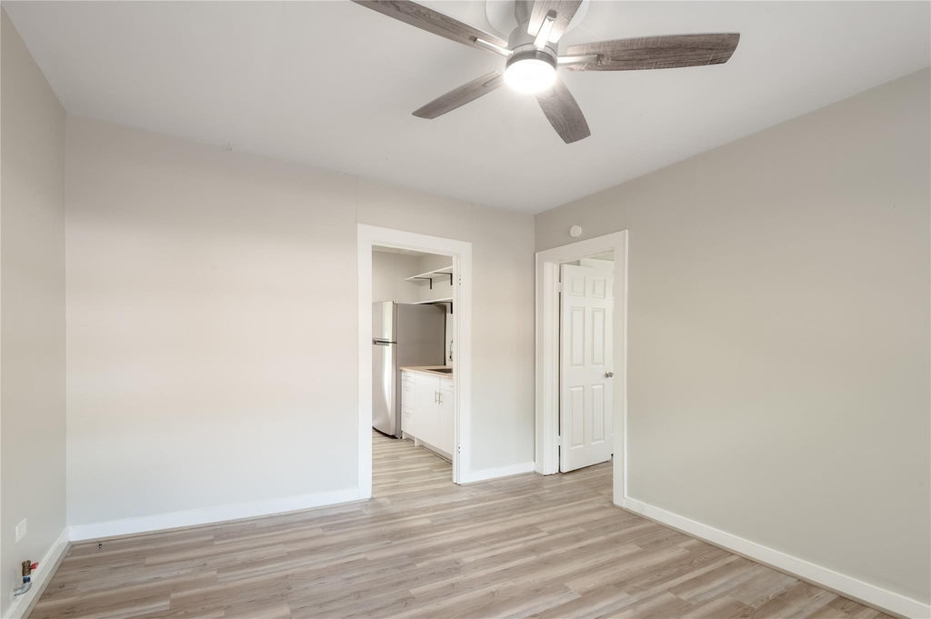 811 Sam Houston Avenue - Photo 3