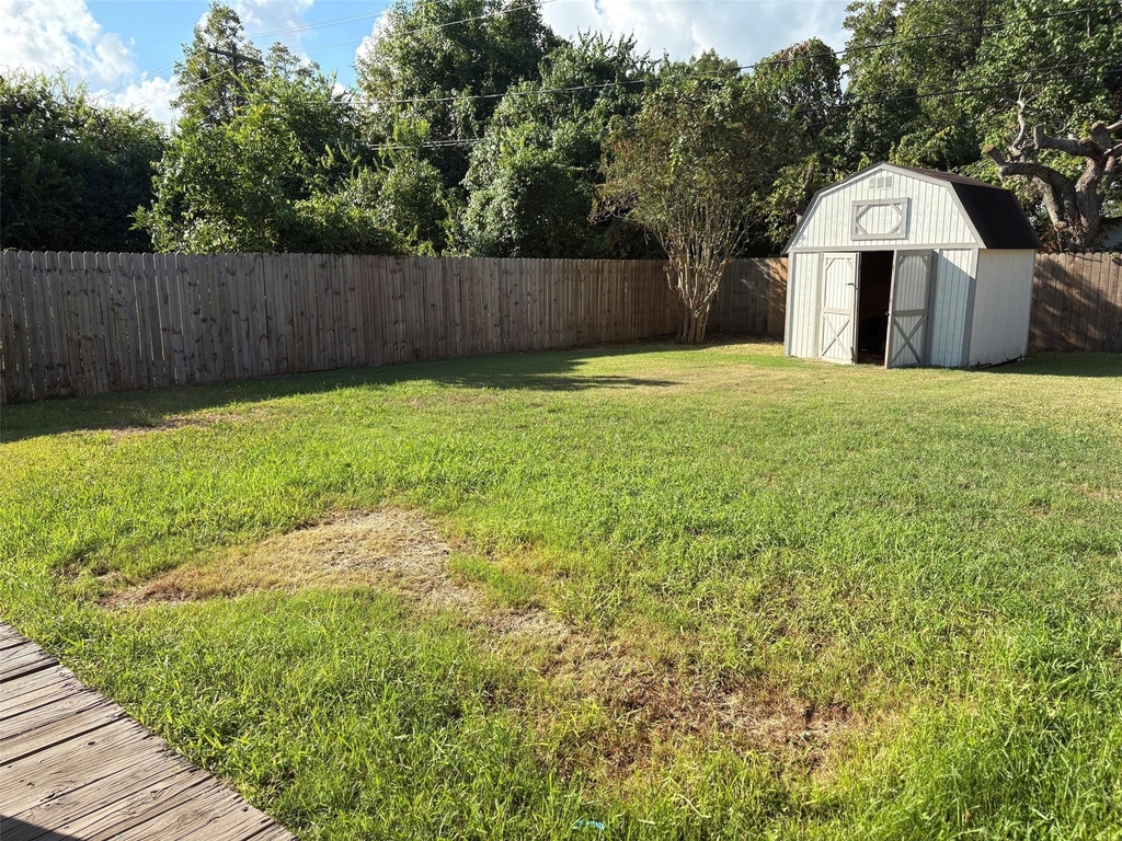 112 Acacia Street - Photo 8