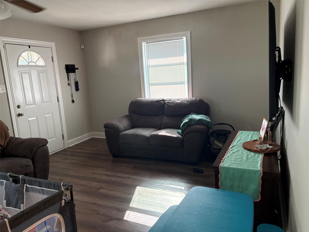 112 Acacia Street - Photo 1