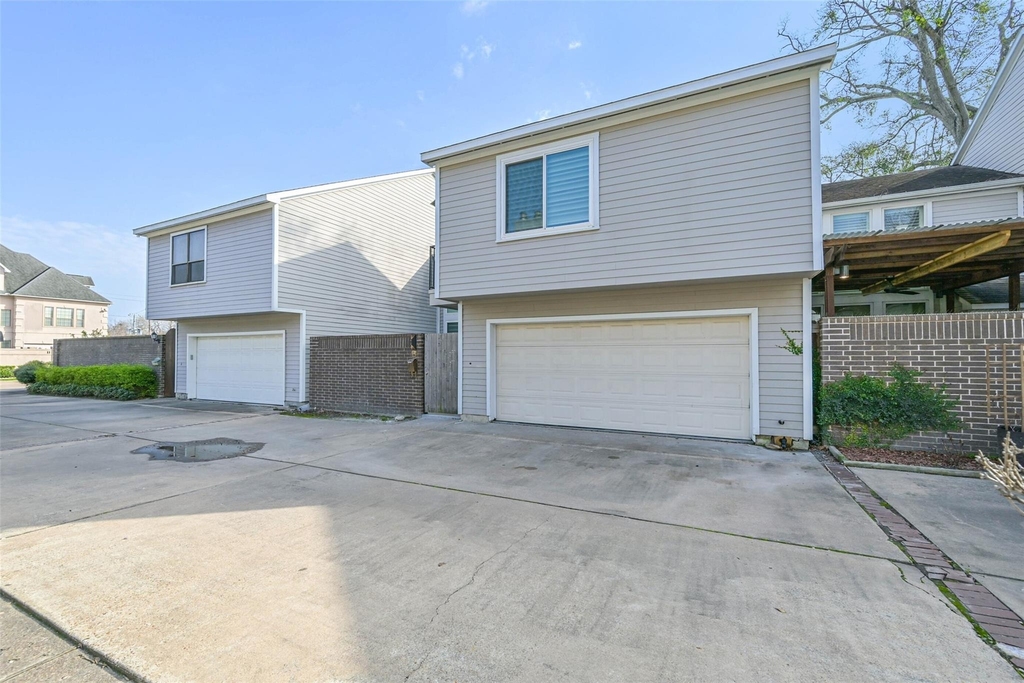 2600 Nantucket Drive - Photo 1