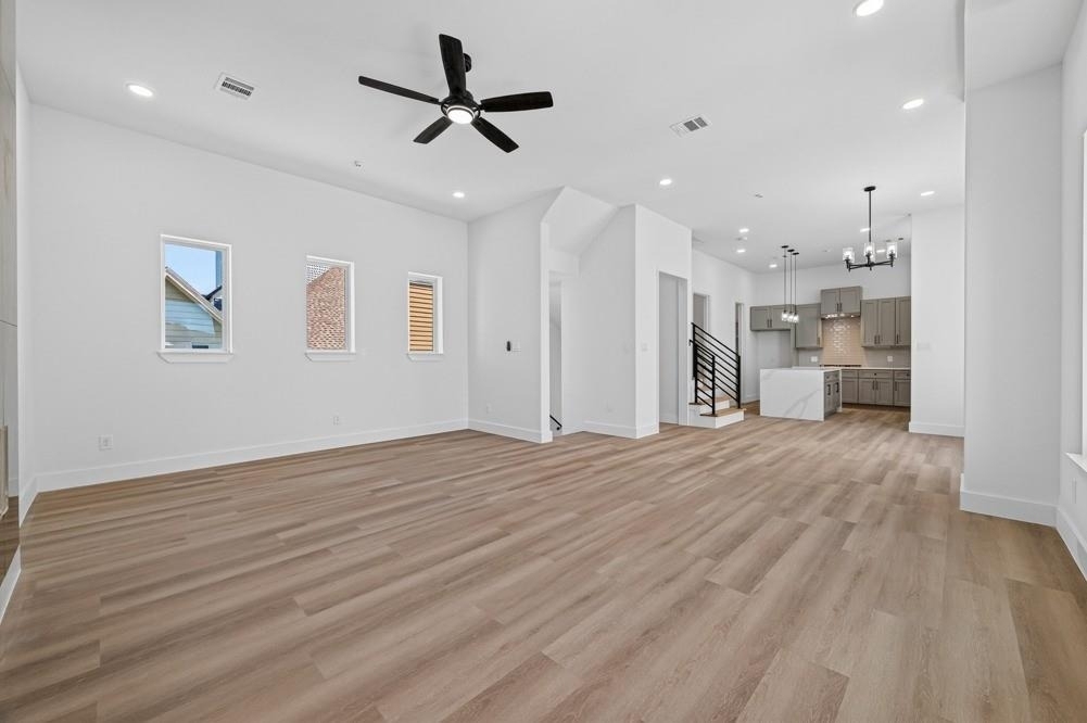 1103 Wilson St - Photo 2