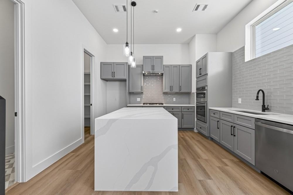 1103 Wilson St - Photo 8