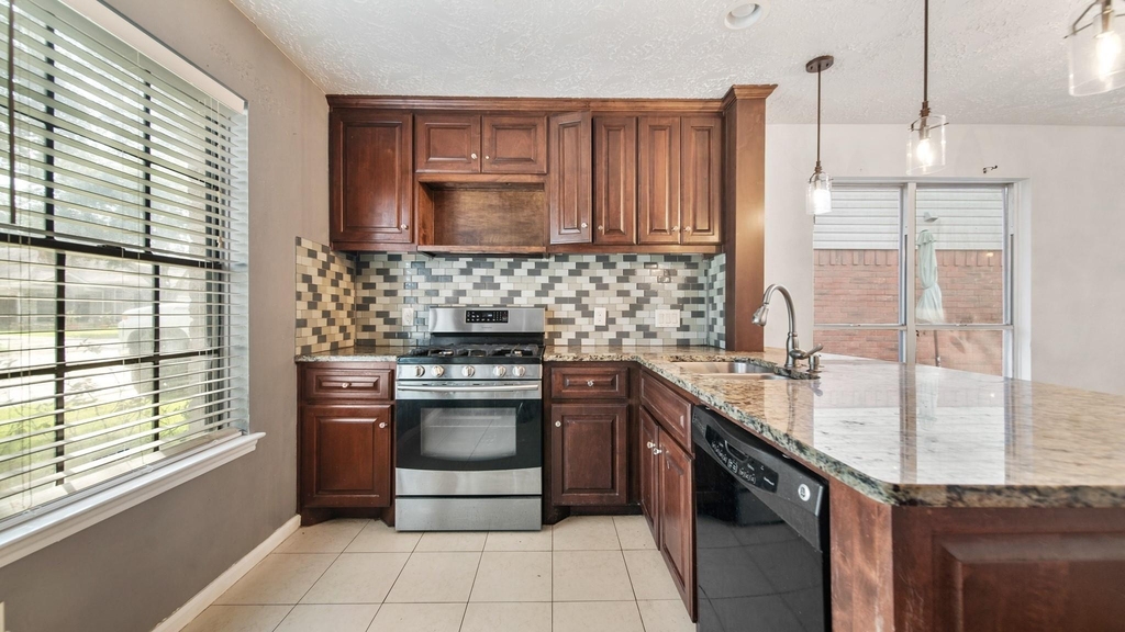 2012 Sandy Knoll Drive - Photo 4