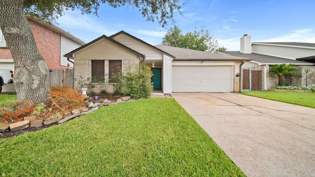 2012 Sandy Knoll Drive - Photo 0