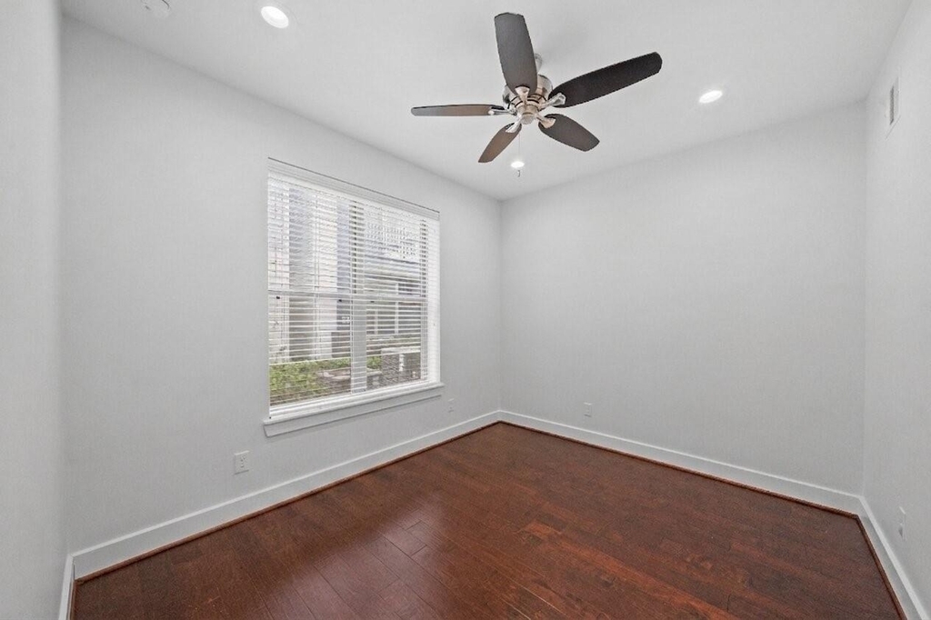 2228 Mcgowen Street - Photo 4