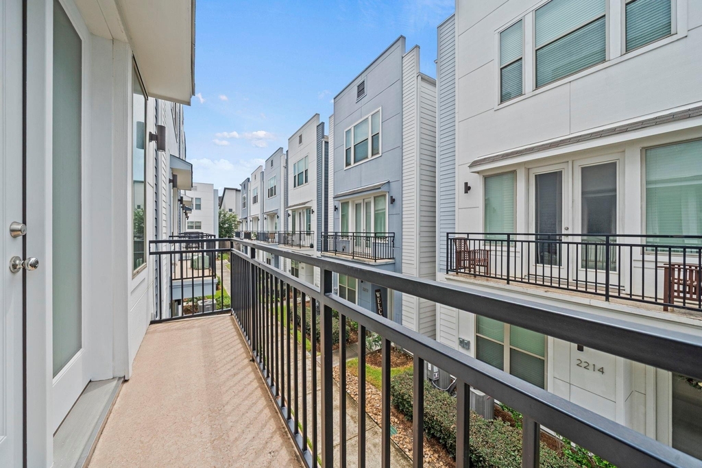 2228 Mcgowen Street - Photo 10