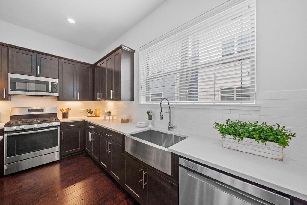 2228 Mcgowen Street - Photo 14