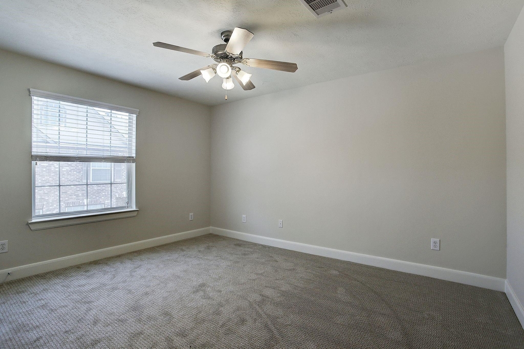 2944 Sandcastle Lane - Photo 32