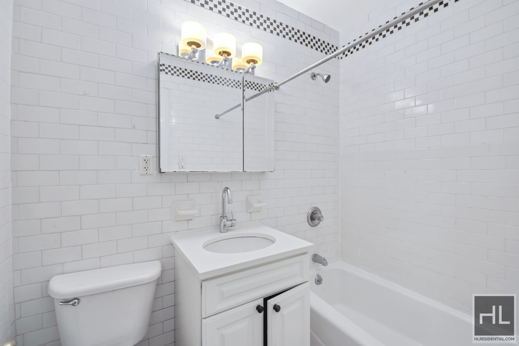 West 45 Street - Photo 5