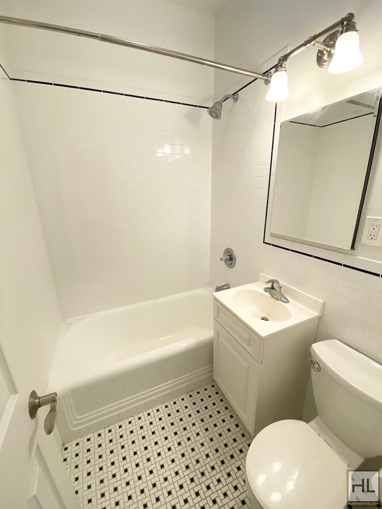 East 89 Street - Photo 5