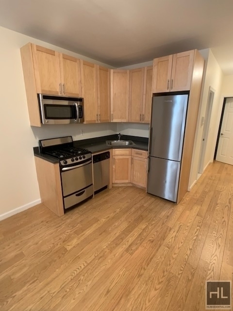 East 89 Street - Photo 1