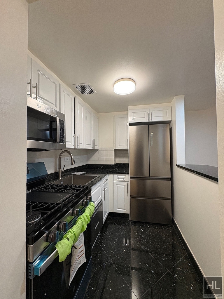 East 79 Street - Photo 3