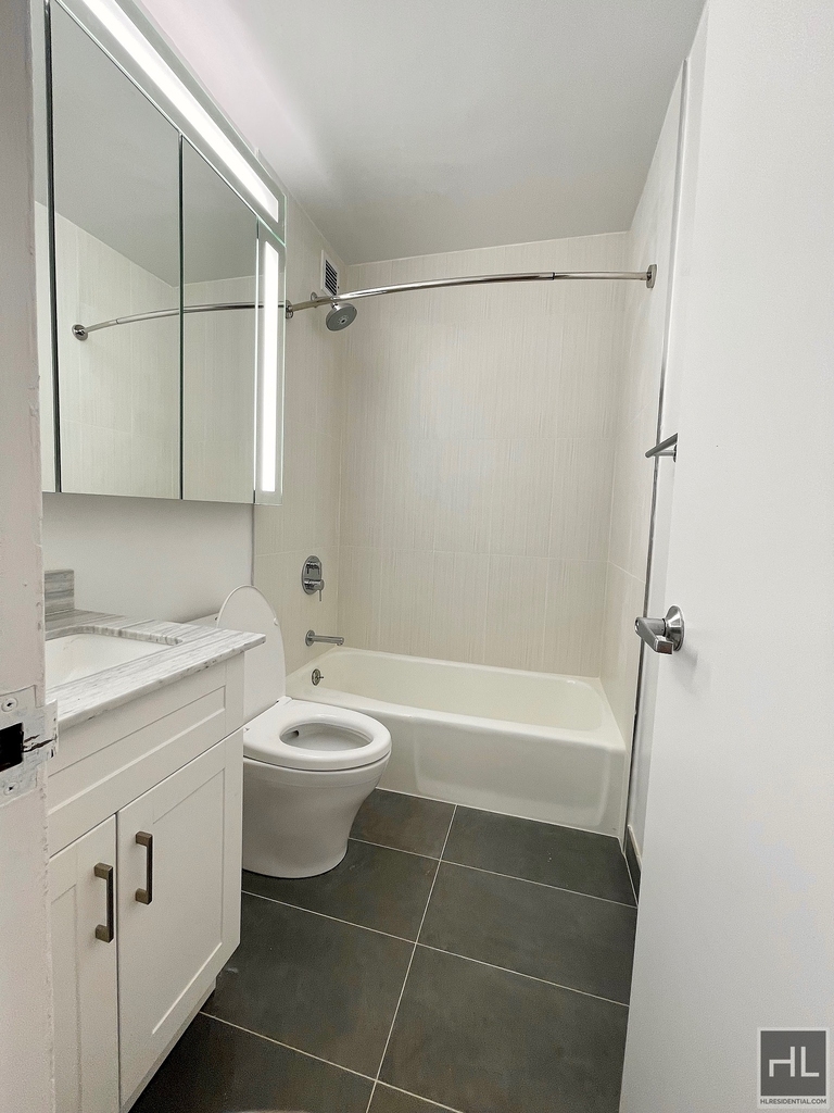 East 34 Street - Photo 3