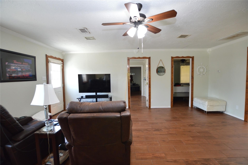 1821 E Winn Street - Photo 5