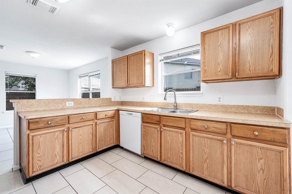 17219 Morning Blossom Place - Photo 13