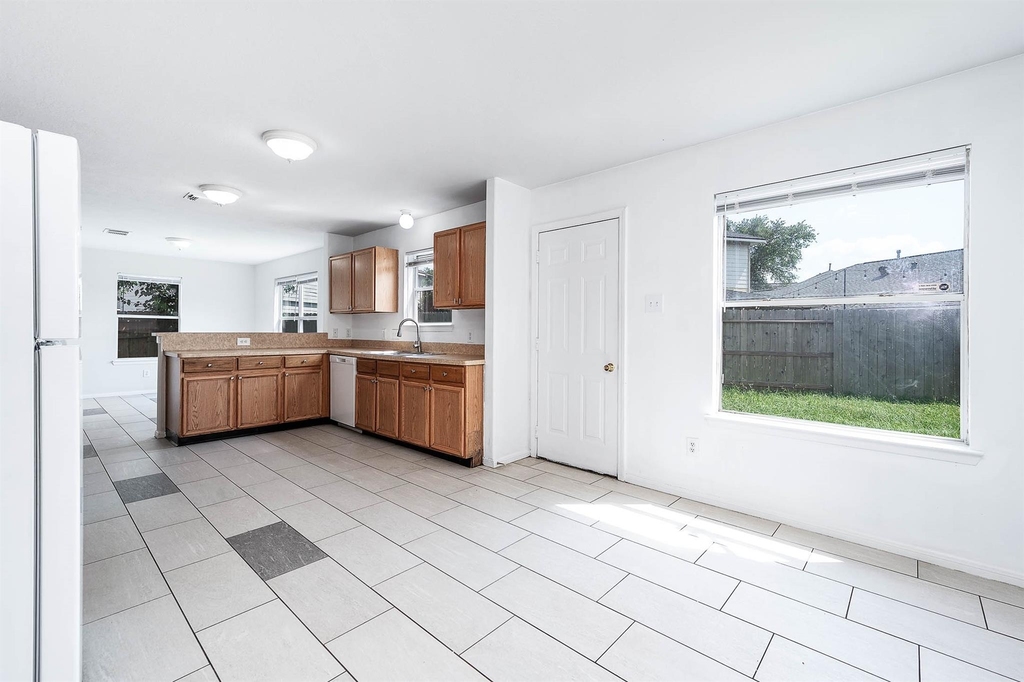 17219 Morning Blossom Place - Photo 15