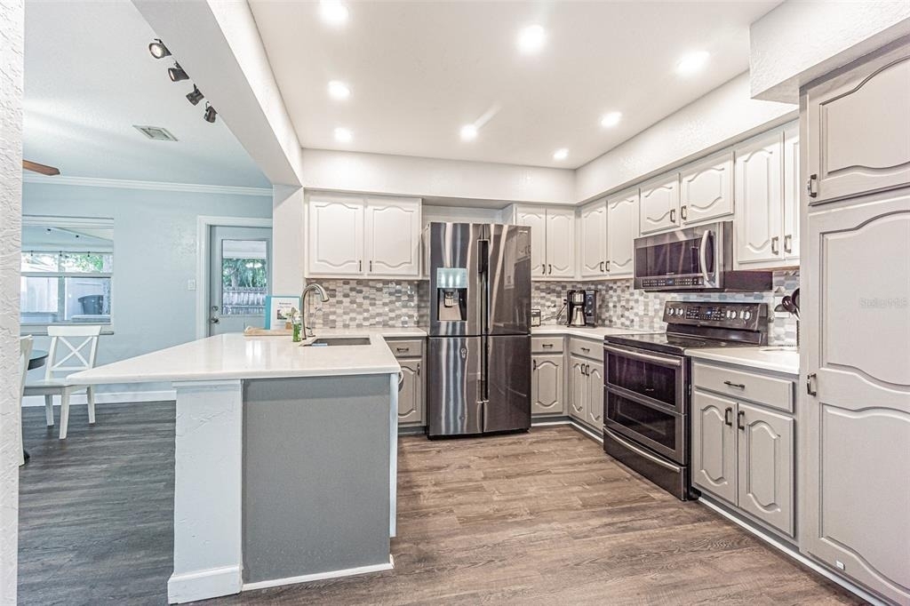 863 Bay Breeze Terrace - Photo 9
