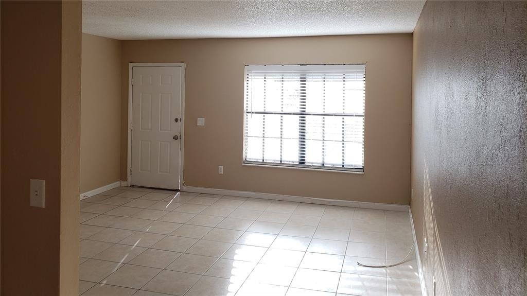 21020 Voyager Boulevard - Photo 10