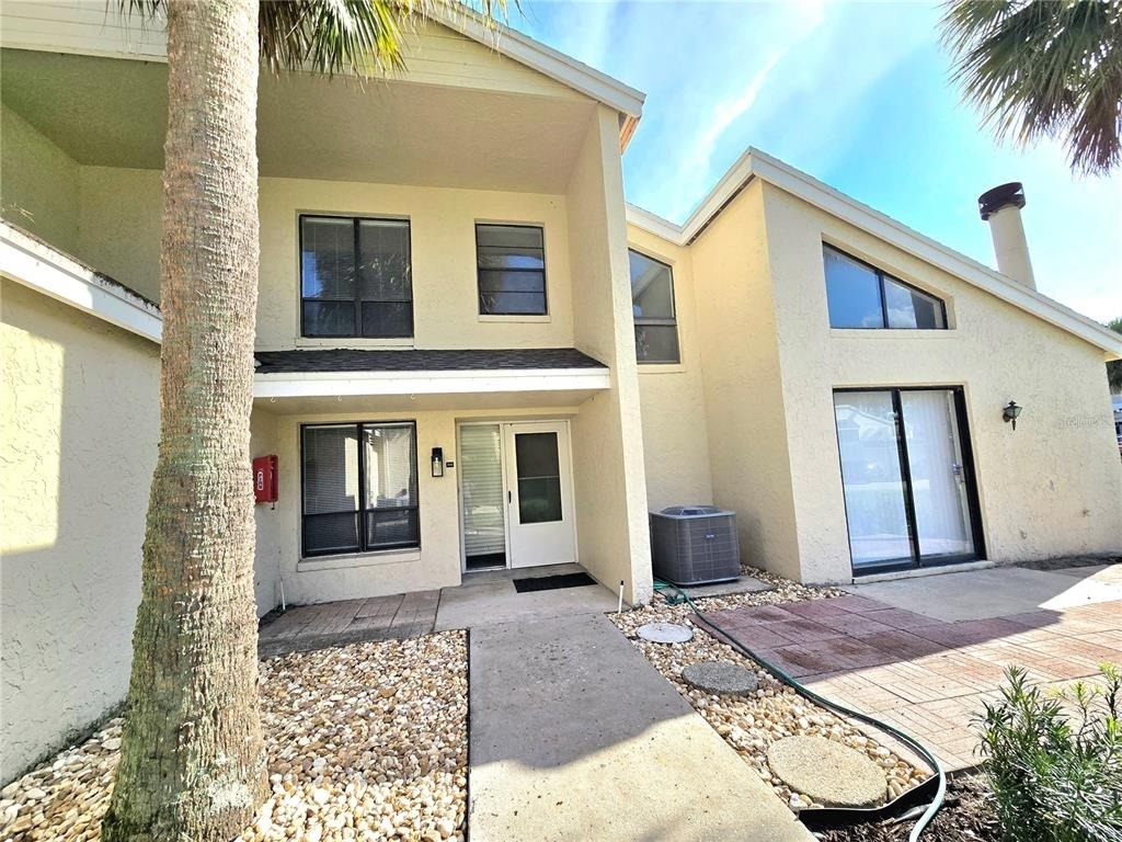 410 S Netherwood Crescent - Photo 0