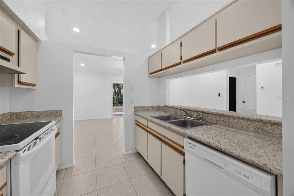 102 Edgewater Circle - Photo 6