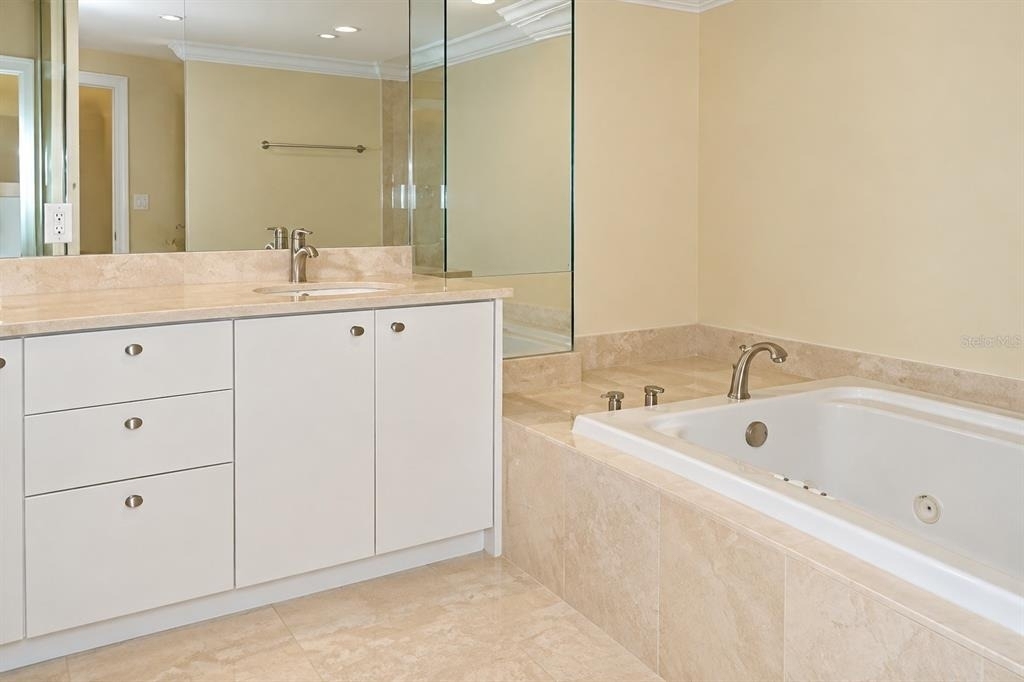 16500 Collins Avenue - Photo 4