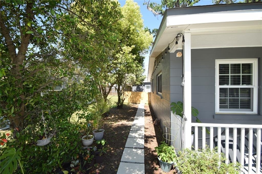 527 Garden Drive N - Photo 1