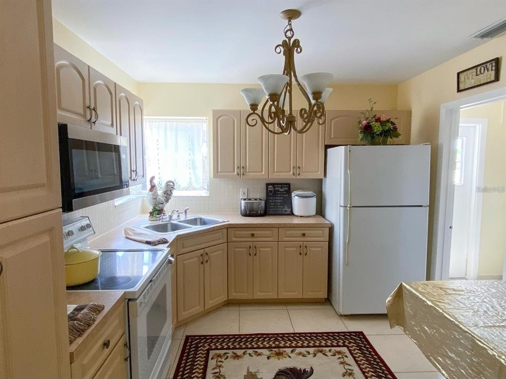 22239 Midway Boulevard - Photo 6