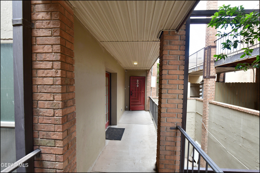4433 N Stanton Street - Photo 1