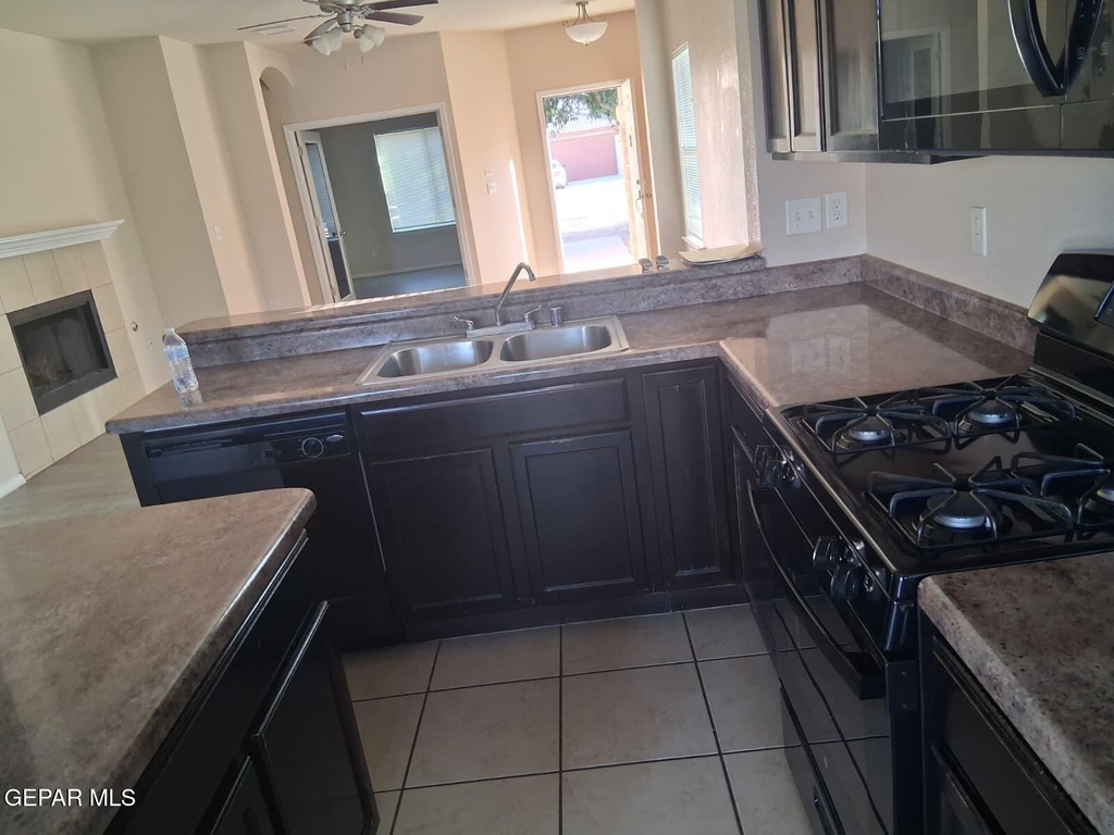 613 Valley Plum Avenue - Photo 3