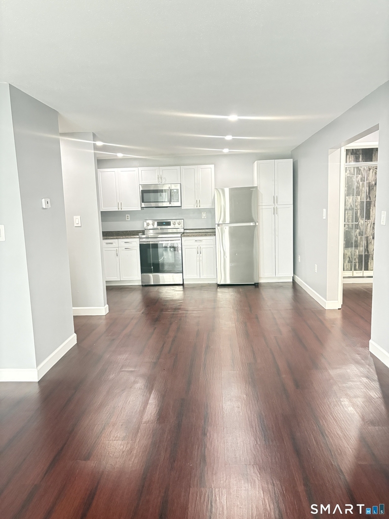 106 Oakwood Avenue - Photo 1