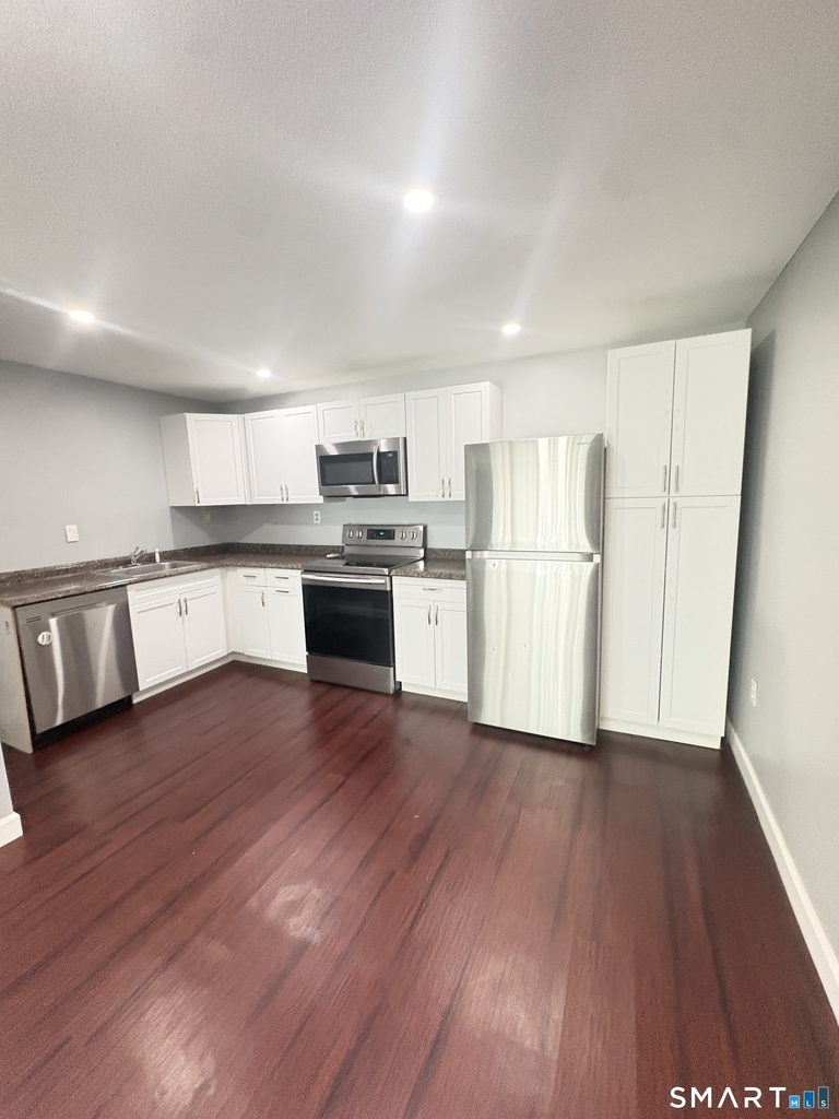 106 Oakwood Avenue - Photo 2