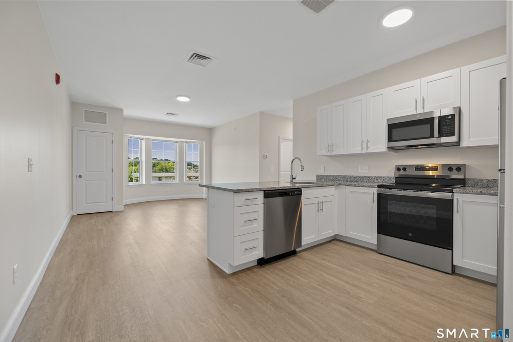 55 Steele Boulevard - Photo 1