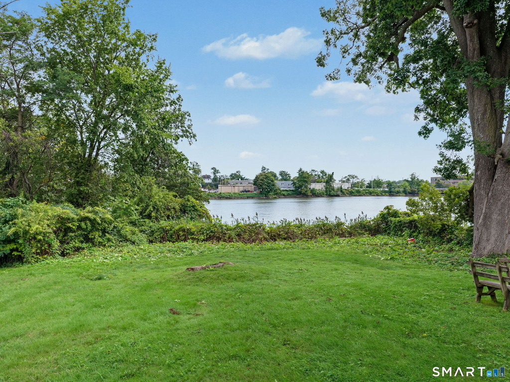 108 Kenwood Avenue - Photo 18
