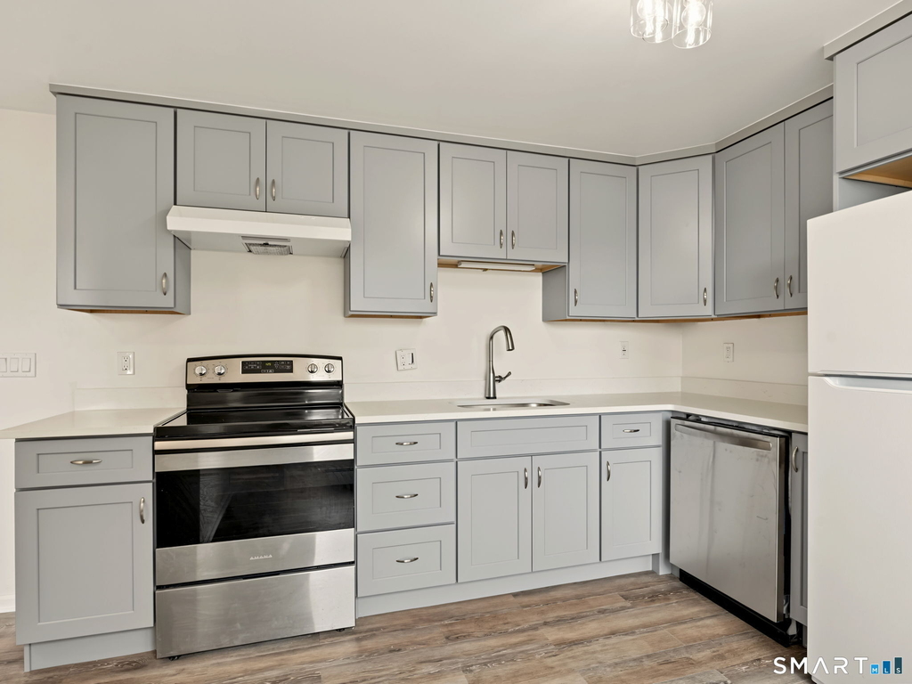 108 Kenwood Avenue - Photo 5