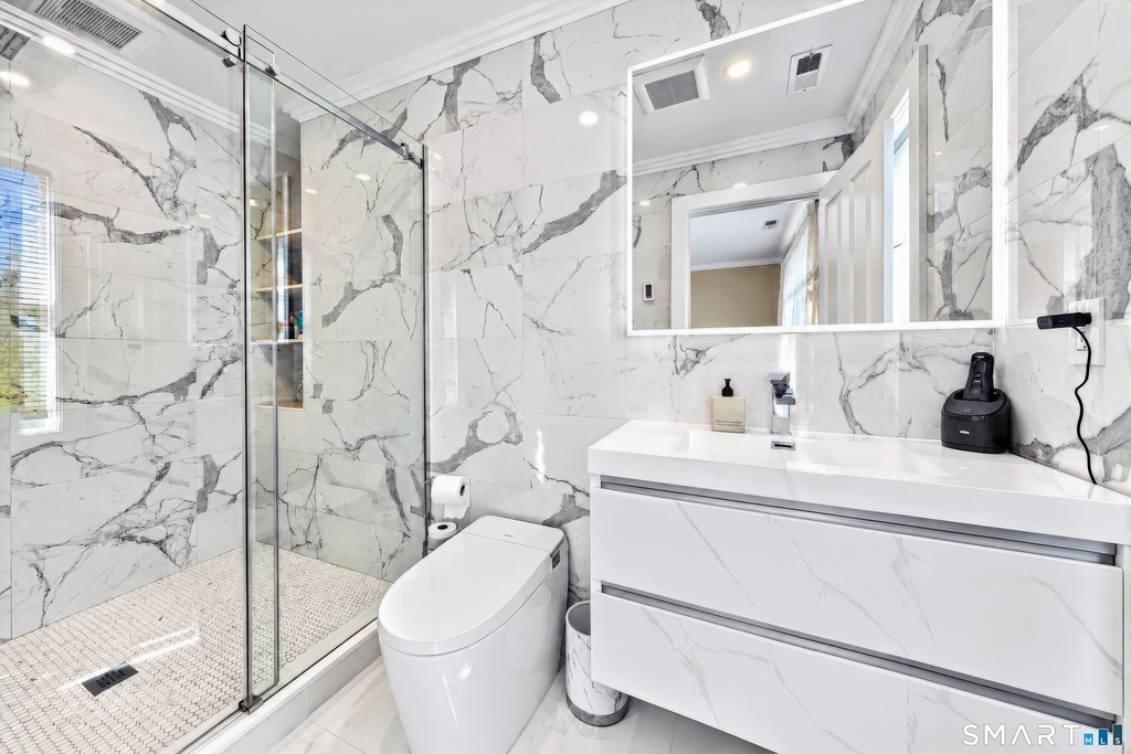 54 Saint Charles Avenue - Photo 13