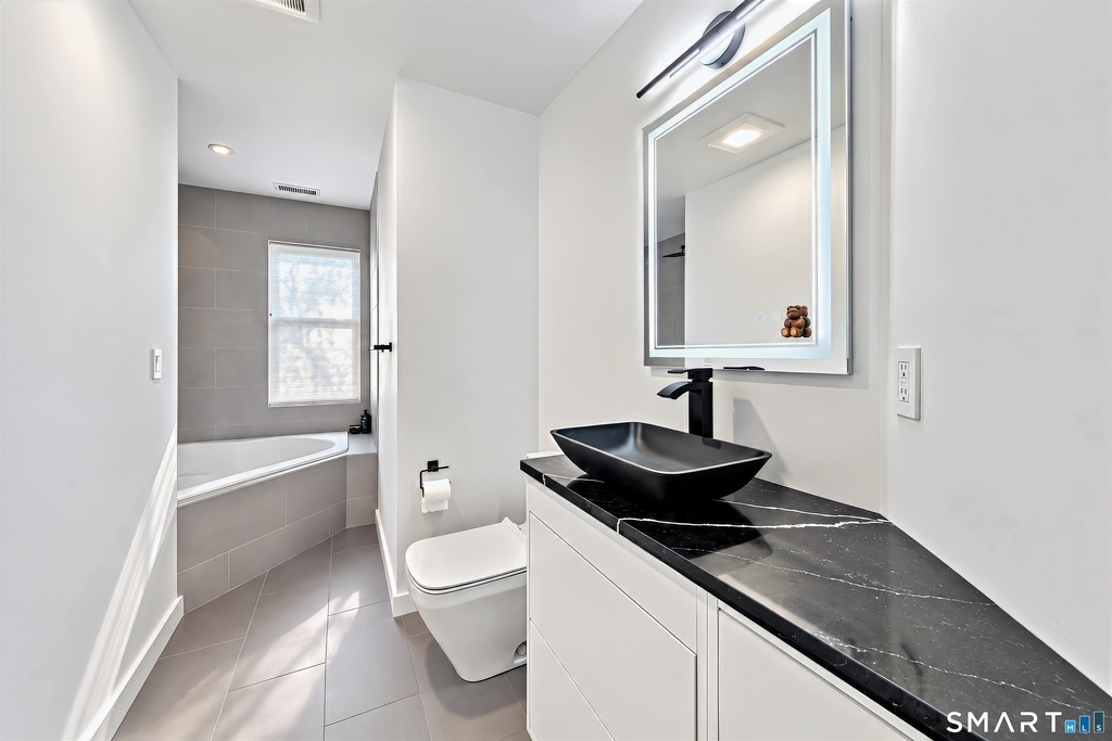 54 Saint Charles Avenue - Photo 17
