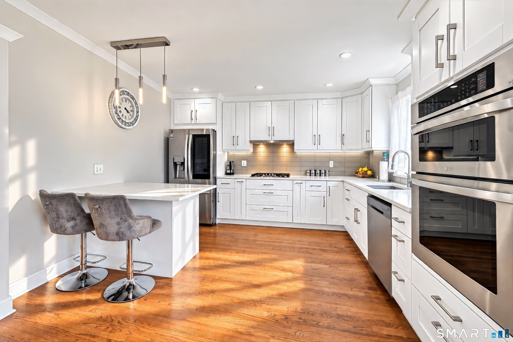 54 Saint Charles Avenue - Photo 3