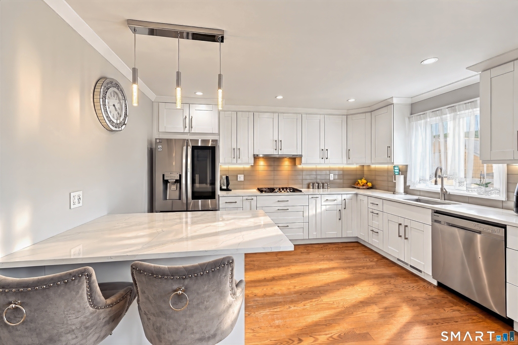 54 Saint Charles Avenue - Photo 5